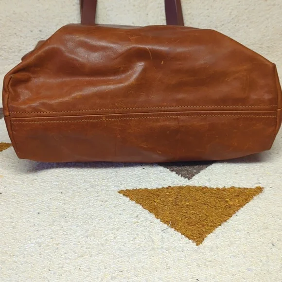 Lifetime Leather Tote - Picture 5 of 7